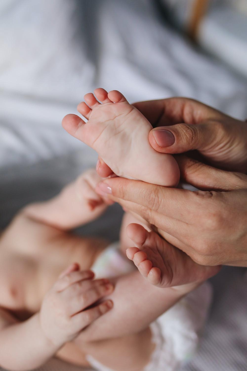Wprowadzenie do masażu niemowląt: korzyści i ogólne zasady